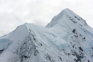 Zum Greifen nah erscheinen die Gipfel im Kluane Nationalpark aus einem Buschflieger im Yukon Kanada