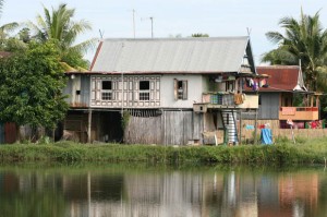 Typisches Wohnhaus inmitten der Reisfelder.