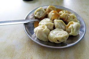 Momos gibt es überall in Nepal zu essen