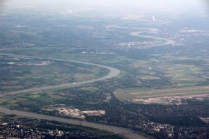 Über den Flughafen Düsseldorf reichte der Blick bis weit ins Ruhrgebiet