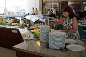 Am Hotelbuffet gibt es einen Vorgeschmack auf das kulinarische Zypern