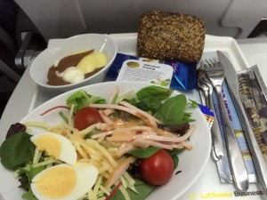 Auf dem Flug nach Münster/Osnabrück wurde ein Salat gereicht