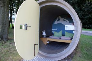 Das Kanalrohr im Bernepark Bottrop ist eine besondere Übernachtungsmöglichkeit im Ruhrgebiet - fast wie Camping