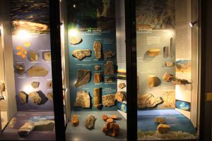 Eine Ausstellung über verschiedene Gesteine