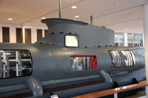 Ein kleines U-Boot aus dem zweiten Weltkrieg