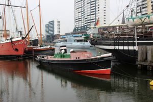 Auch Segel- und Dampfschiffe liegen im Museumshafen