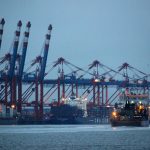 Kaje des Container-Terminals in Bremerhaven im Hafen mit Schiffen