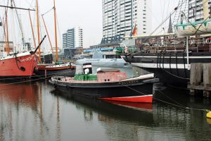 Auch Segel- und Dampfschiffe liegen im Museumshafen von Bremerhaven
