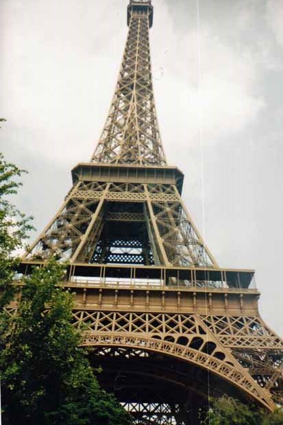 Eine Nacht habe ich direkt unter dem Eiffelturm in Paris verbracht