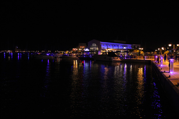 Besonders schön präsentiert sich der alte Hafen am Abend