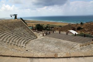 In Kourion auf Zypern bei Limassol zeugen viele Spuren von der Antike. Ob Römer oder Griechen, alle waren sie hier. Dieses Theater zeugt davon