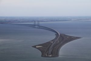 Luftaufnahme der Öresundbrücke bei Kopenhagen, die Dänemark und Schweden verbindet