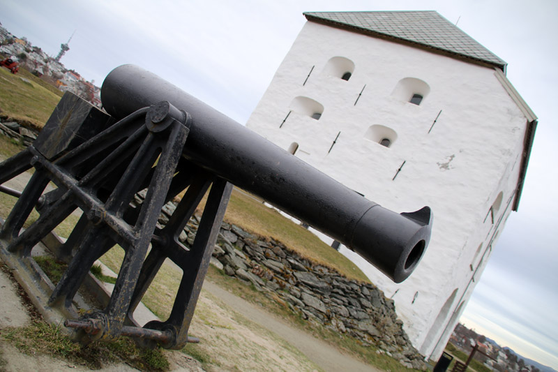 Die Kristiansten Festung in Trondheim in Norwegen hat auch ein Restaurant mit lokalem Essen
