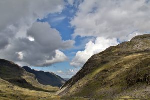 Die Wolken wirken im Snowdonia Nationalpark in Wales zum Greifen nah