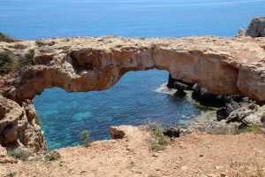 Bietet diese Steinbrücke auf Zypern nicht ein tolles Fotomotiv?