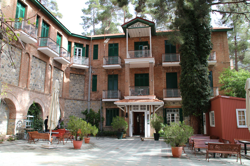 Das New Helvetia Hotel im Troodos Gebirge auf Zypern ist das älteste Hotel in Platres