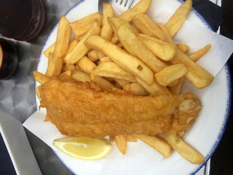 Auch Fish & Chips zum Essen bekommt man in Wales überall