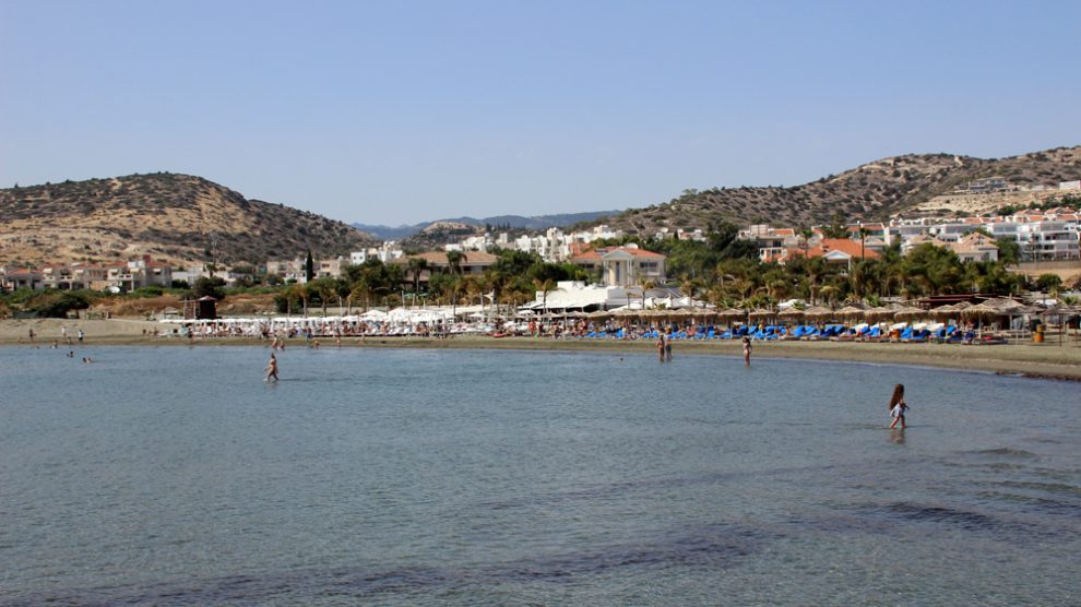 Gerade für Kinder ist das flache Wasser des Mittelmeer vor dem St Raphael Resort in Limassol auf Zypern ideal