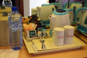 Die Zimmer im Hotel auf Zypern sind mit einem Wasserkocher ausgestattet