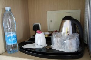Wenn in einem Hotelzimmer ein Wasserkocher wie hier auf Zypern im Hotel Grecian Park vorhanden ist, bin ich glücklich