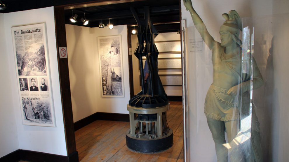 Ausstellung über die Geschichte des Hermannsdenkmals in der Ernst von Bandel Hütte