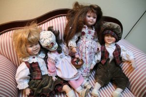 Im Landhotel Haus Weber sind überall Puppen zu finden