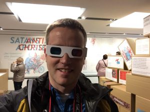 Ich bei einem Rundgang durch die Sonderausstellung mit 3D-Brille im Lutherhaus Eisenach