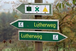 Wegweiser am Lutherweg in Thüringen