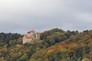 Die Burg Normannstein liegt oberhalb von Treffurt in Thüringen