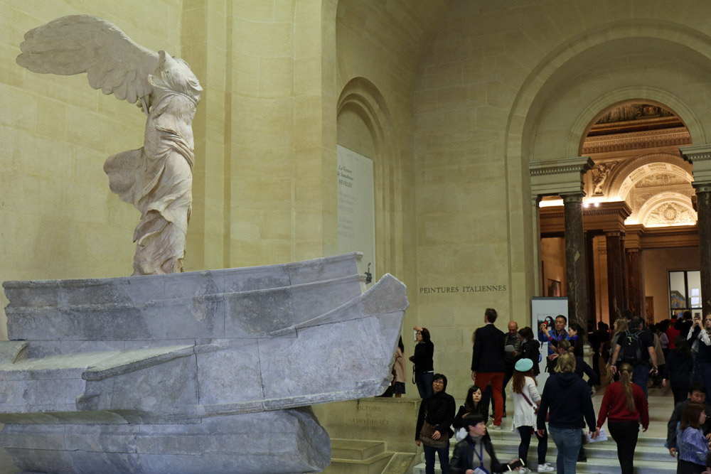 Nike von Samothrake Statue im Louvre