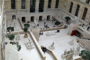 Statuen im Louvre