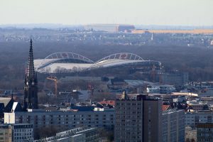 Blick vom Völkerschlachtdenkmal auf die Red Bull Arena Leipzig
