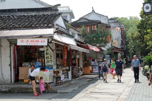 Viele traditionelle Steinhäuser im klassischen chinesischen Stil sind in Mudu zu sehen
