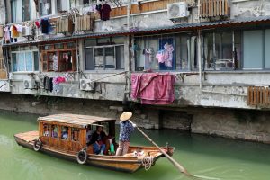 Vom Wasser aus bekommt man einen ganz besonderen Einblick ins Leben der Chinesen am Kaiserkanal in Suzhou