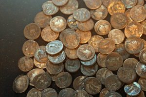 In Kalkriese bei Osnabrück wurden viele Funde, wie diese Münzen, gemacht. Diese deuten auf den Ort der Varusschlacht hin