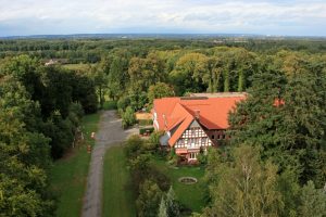 Vom Aussichtsturm des Varusschlacht Museums in Kalkriese aus kann man weit in das Osnabrücker Land schauen