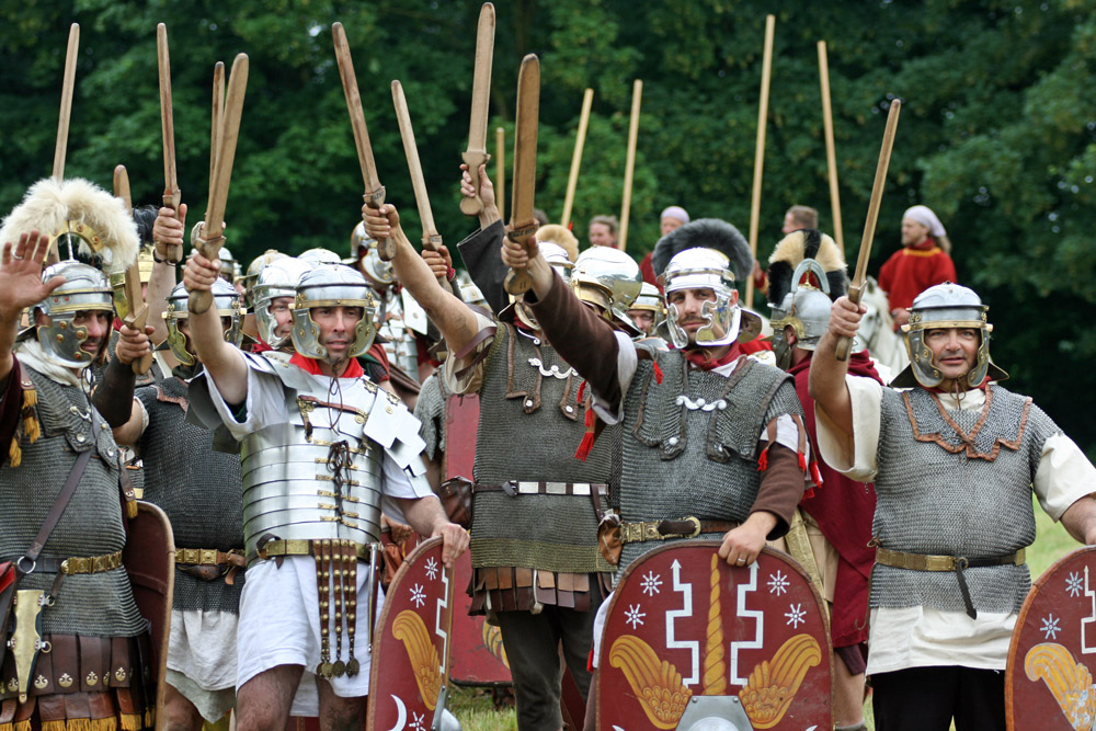 Bei den Römer- und Germanentagen stellen in Kalkriese bei Osnabrück mehrere hundert Schauspieler die Varusschlacht