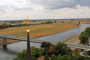 Der Blick vom Hausmannsturm reicht über die Elbe