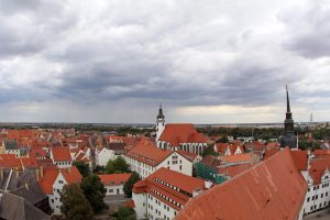 Markant erhebt sich der Turm der Marienkirche über Torgau. Martin Luthers Frau Katharina von Bora wurde hier bestattet