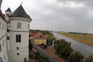 Das Schloss Hartenfels in Torgau liegt direkt an der Elbe