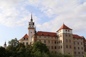 Der hausmannsturm von Schloss Hartenfels in Torgau ist 53 Meter hoch