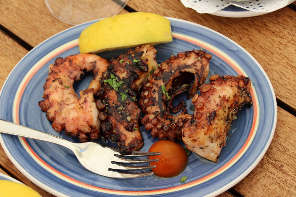 Fotos, die Lust auf Zypern machen. Hier das leckere Essen mit Tintenfisch