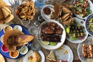 Beim essen auf Zypern ist für jeden Geschmack ist etwas dabei