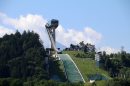 Weithin sichtbar thront die Skisprungschanze auf dem Bergisel über Innsbruck