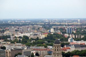 Das Park Inn Hotel gehört zu den schönsten Aussichtspunkten in Berlin. Von der Aussichtsplattform hat man beste Sicht bis hin zum ehemaligen Flughafen Tempelhof