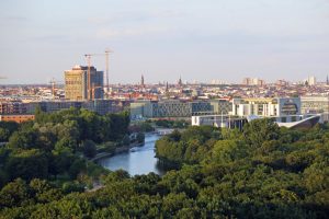 Die Siegessäule gehört zu den schönsten Aussichtspunkten in Berlin. Von oben haben Besucher einen Blick auf das Kanzleramt, die Charite und die Spree