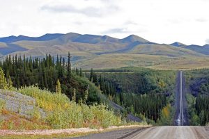 Dempster Highway in den Richardson Mountains im Yukon Kanada