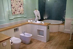Bad in einem Hotelzimmer der Nanteos Mansion in Wales