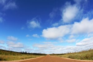 Der Dempster Highway im Grenzgebiet zwischen dem Yukon in kanada und Alaska gehört zu den schönsten Roadtrips der Welt