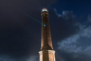 Der neue Leuchtturm auf Borkum ist noch in Betrieb und vor allem nachts sehr imposant.